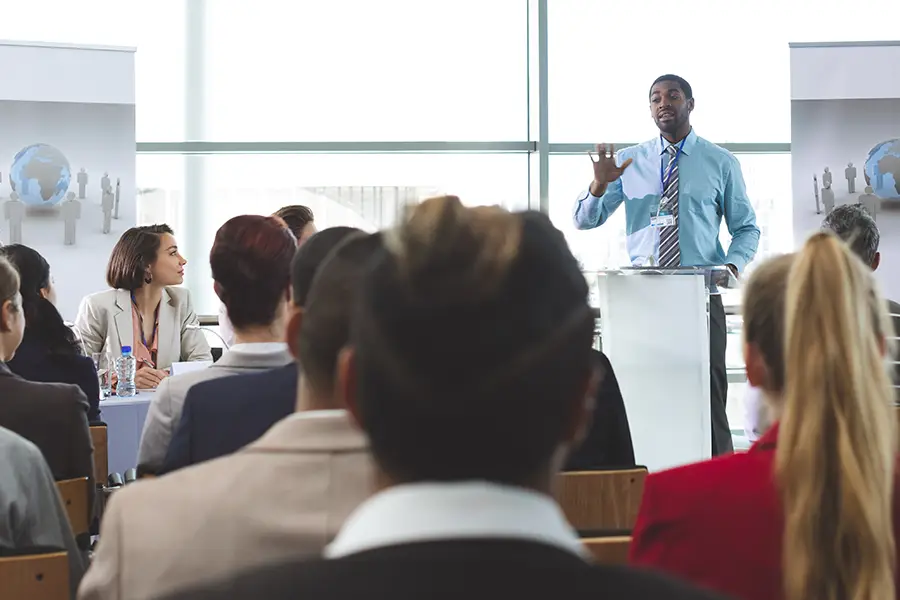 Pare de perder tempo com palestras nas empresas